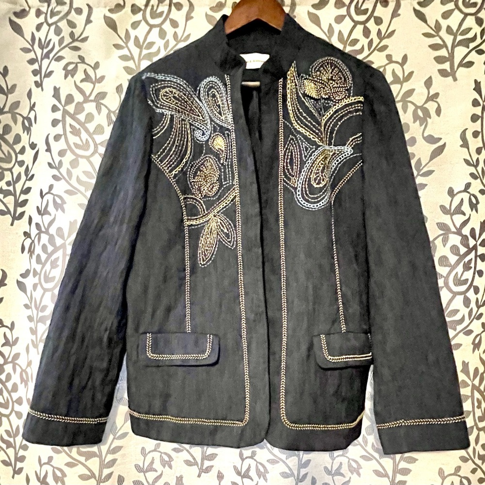 Alfred Dunner blazer. Size 14. Mandarin collar and embroidered details